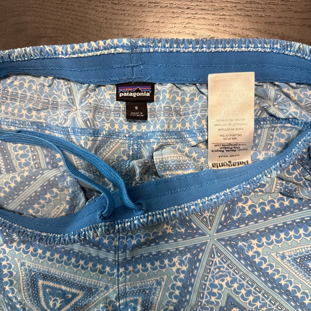 Patagonia Women’s Baggies 4" Aztec‎ Geometric Pattern Shorts Size S - Picture 6 of 7